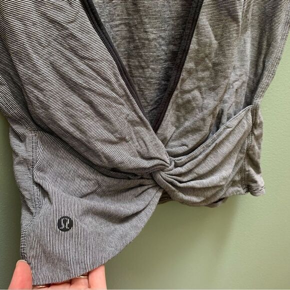 Lululemon Athletica Short Sleeve Size Small - Picture 4 of 4